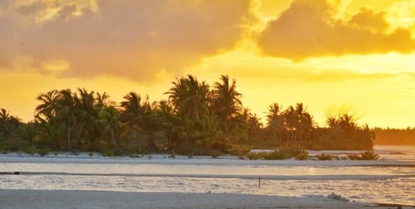 coucher de soleil sur l'atoll de Tikehau. Photographie en Polynésie.