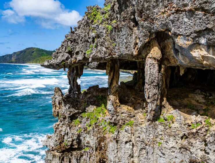 Grotte Ana Taupe'e sur l'île de Rurutu dans l'archipel des Australes