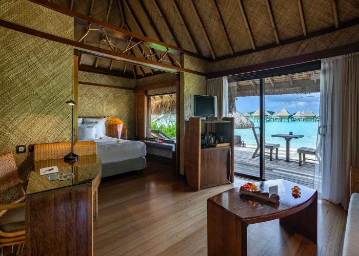 Hôtel intercontinental Moana 4* à Bora Bora - intérieur d'un bungalow plage.