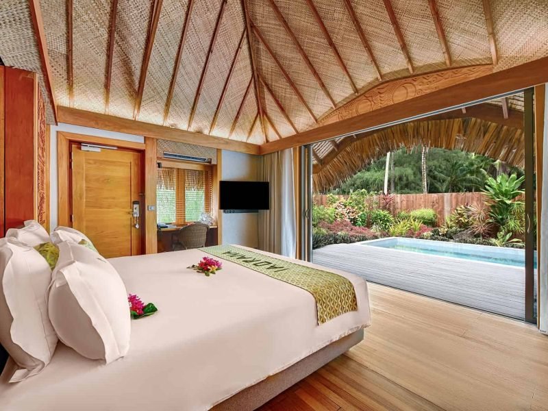 Hôtel Le Bora Bora by Pearl Resorts 4*. Intérieur d'une Villa jardin avec piscine.