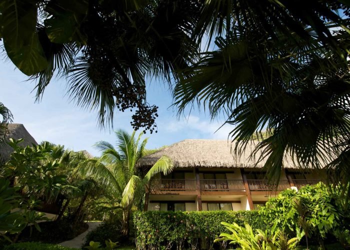 Hôtel Maitai Polynesia 3* à Bora Bora - vue extérieur du bâtiment des chambres vue jardin.
