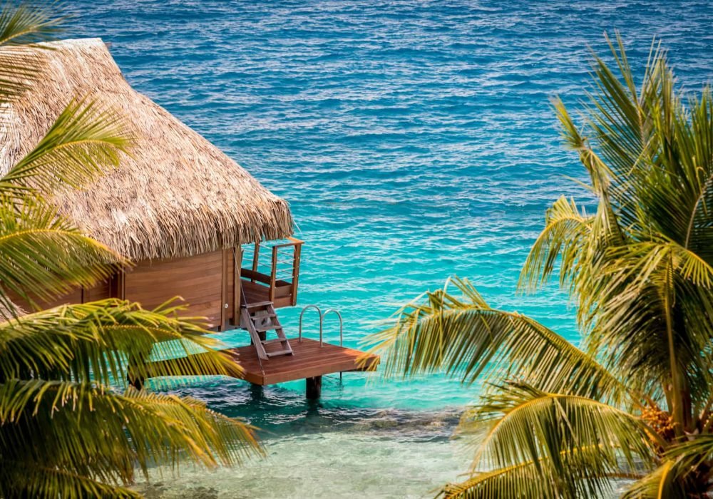 Hôtel Maitai Polynesia 3* à Bora Bora - Extérieur d'un Bungalow sur Pilotis avec accès au lagon.