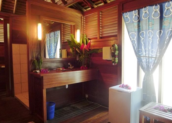 Hôtel Matira 2* à Bora Bora - coin salle de bain d'un bungalow.