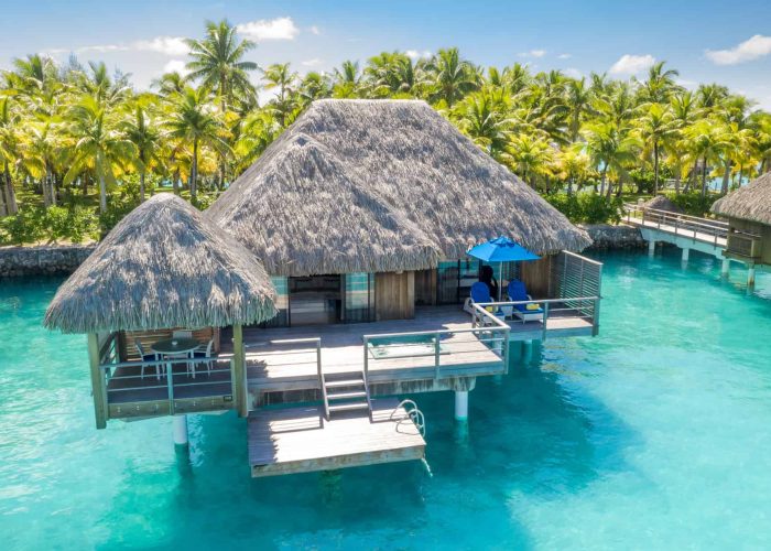 Hôtel St Regis 5* à Bora Bora - Vue aérienne extérieur d'une Villa Suite Premier sur Pilotis.