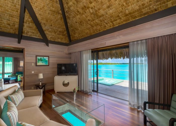 subtiles-tahiti-bora-bora-hotel-st-regis-11©john-kincaid Hôtel St Régis 5* à Bora Bora - sallon d'une villa premium sur pilotis vue otemanu.