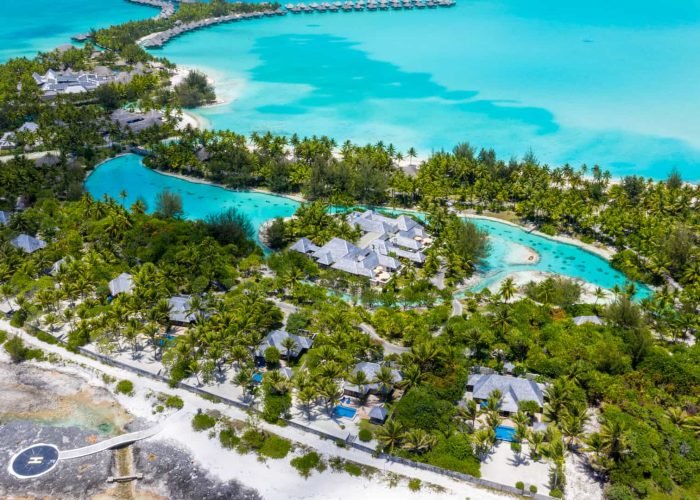 subtiles-tahiti-bora-bora-hotel-st-regis-2©john-kincaid.jpg Hôtel St Régis 5* à Bora Bora - vue arienne sur l'hôtel et le lagoonarium.