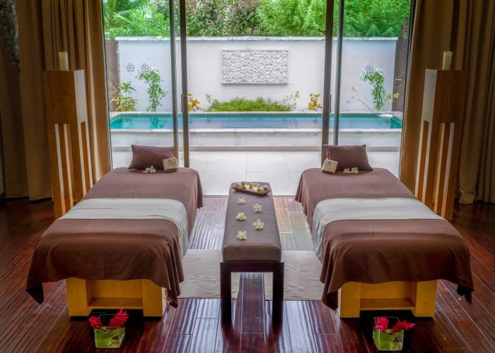 subtiles-tahiti-bora-bora-hotel-st-regis-3©john-kincaid.jpg Hôtel St Regis 5* à Bora Bora - Cabine de massage double à l'Iridium Spa.