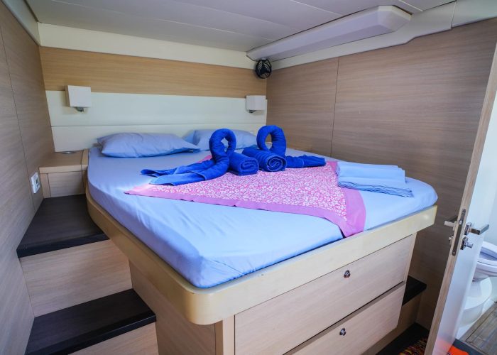 Croisière Dream Yacht Charter. Intérieur d'une cabine dans un Lagoon 620.