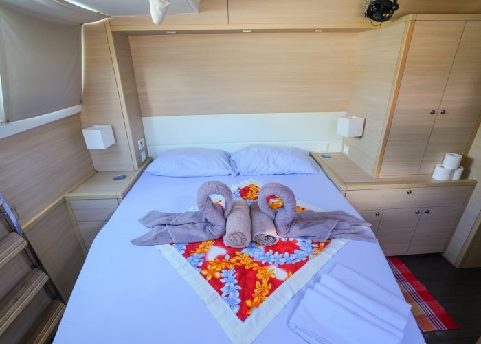 Croisière Dream Yacht Charter - Intérieur d'une Cabine d'un catamaran Lagoon 620, lit double.