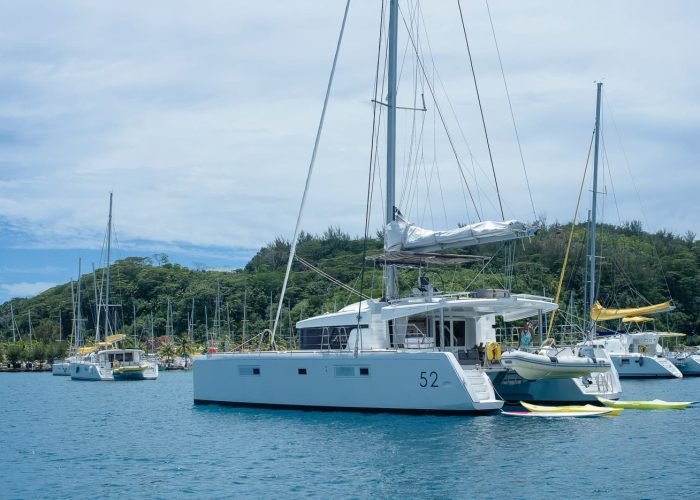subtiles-tahiti-croisiere-catamaran-tahiti-yacht-charter-6©patrick-lefebvre Croisière privée Tahiti Yacht Charter - vue depuis le lagon d'un catamaran Lagoon 52 Solea.
