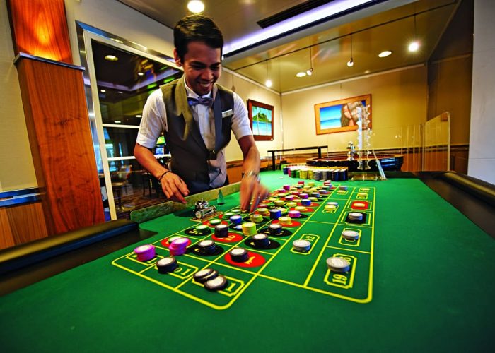 Croisière Paul Gauguin – Ponant. Table de jeux du Casino.