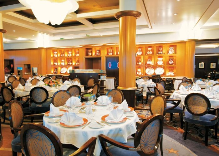 Croisière Paul Gauguin – Ponant. Intérieur du restaurant gastronomique l'Etoile.