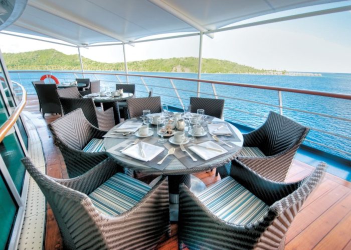 Croisière Paul Gauguin - Ponant. Vue de l'extérieur du restaurant Véranda.