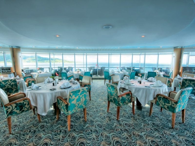 Croisière Paul Gauguin - Ponant. Intérieur du restaurant Véranda.