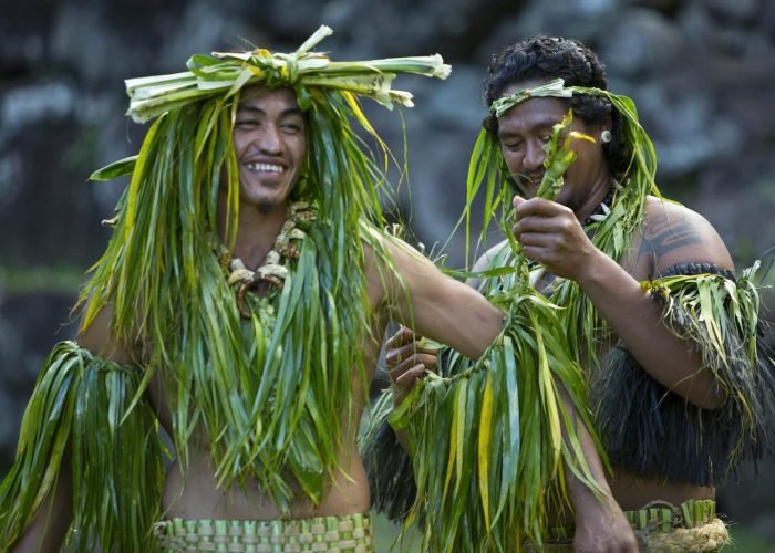 danseurs en costume végétal à Hiva Oa - Festival des Marquises
