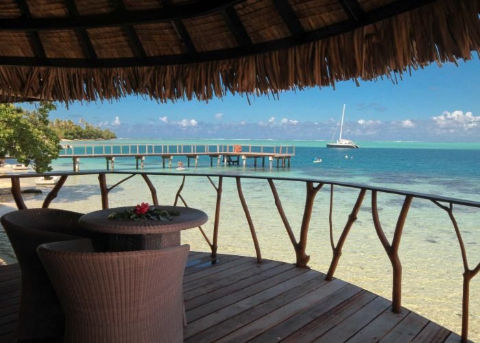 Hôtel Le Mahana 3* à Huahine - terrasse du fare traditionnel avec vue sur le lagon.