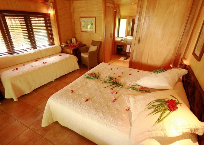 Hôtel le Mahana 3* à Huahine - intérieur d'un bungalow jardin.