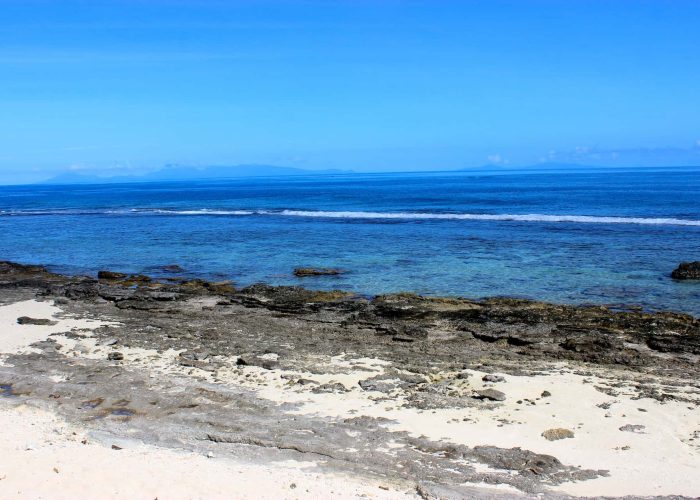 Pension Fare Maeva à Huahine - bord de lagon avec plateau corallien.