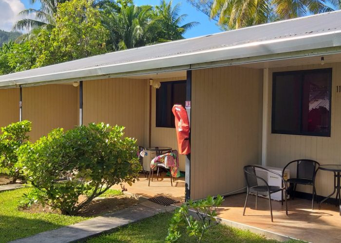 Pension Fare Maeva à Huahine - Extérieur d'une Chambre Jardin avec terrasse.