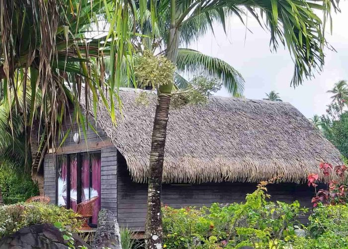 Pension Moana Lodge à Huahine. Extérieur d'un Bungalow Jardin.