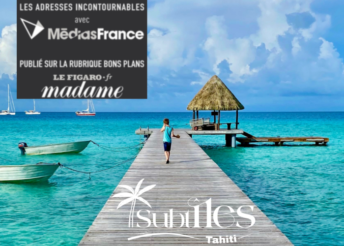 Un enfant marche sur un ponton au dessus du lagon turquoise de Rangiroa. Logo Subtiles Tahiti et Logo de Médias France et Madame Figaro