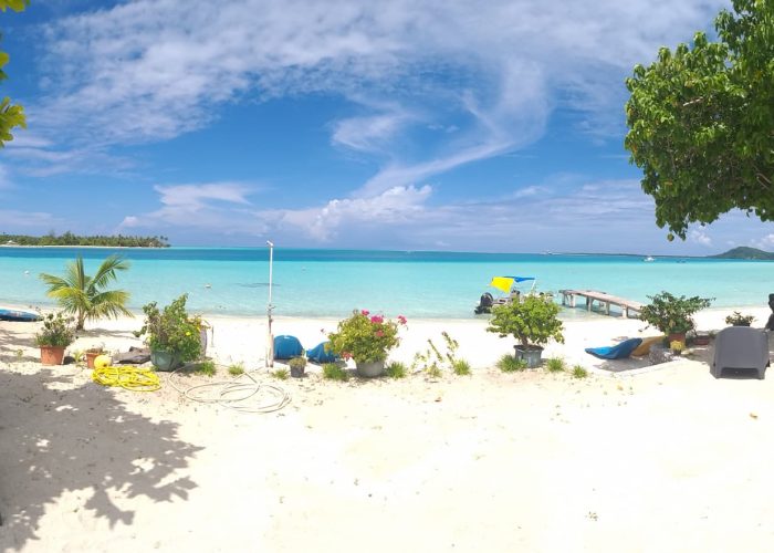 Pension Papahani à Maupiti - plage, ponton et lagon turquoise.