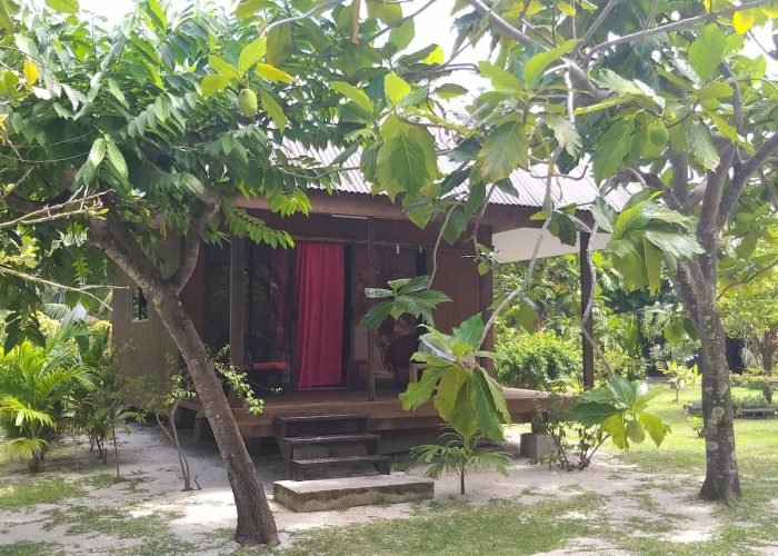 Pension Papahani à Maupiti - extérieur d'un bungalow jardin famille.