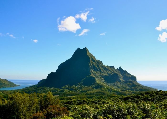 point de vue du belvédère à Moorea avec la baie de Cook et la baie d'Opunohu