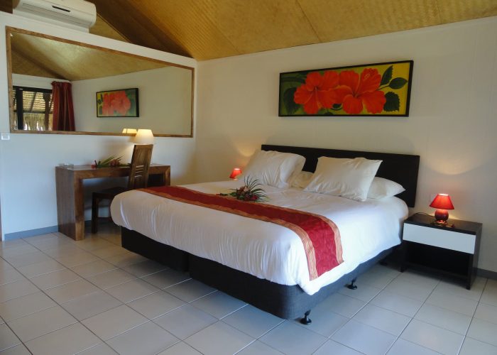 Hôtel Hibiscus 2* à Moorea. Intérieur d'un Bungalow Supérieur vue Lagon.