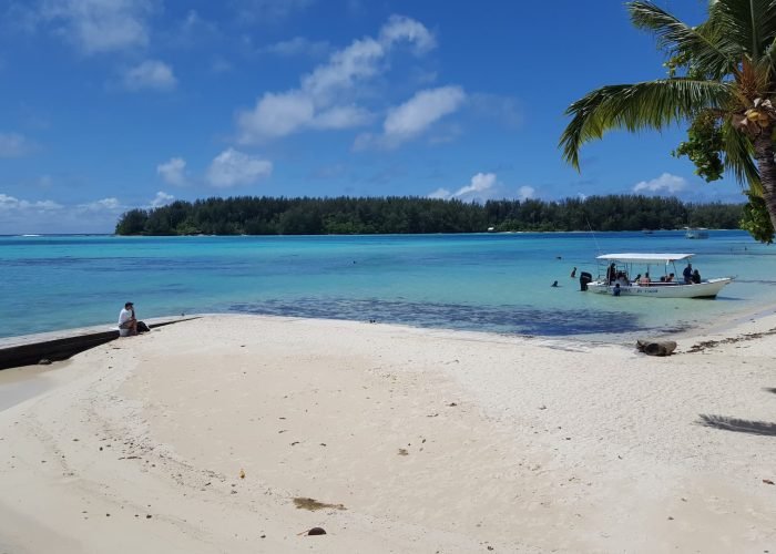 Hôtel Hibiscus 2* à Moorea - plage de l'hôtel