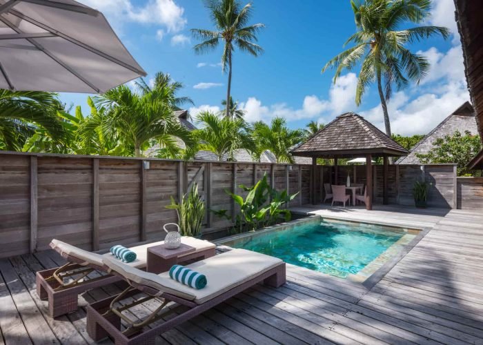 subtiles-tahiti-moorea-hotel-hilton-lagoon-resort-and-spa-15©hilton-moorea Hôtel Hilton Lagoon Resort & Spa 5* à Moorea. Extérieur d'un Bungalow Deluxe jardin avec piscine privée.