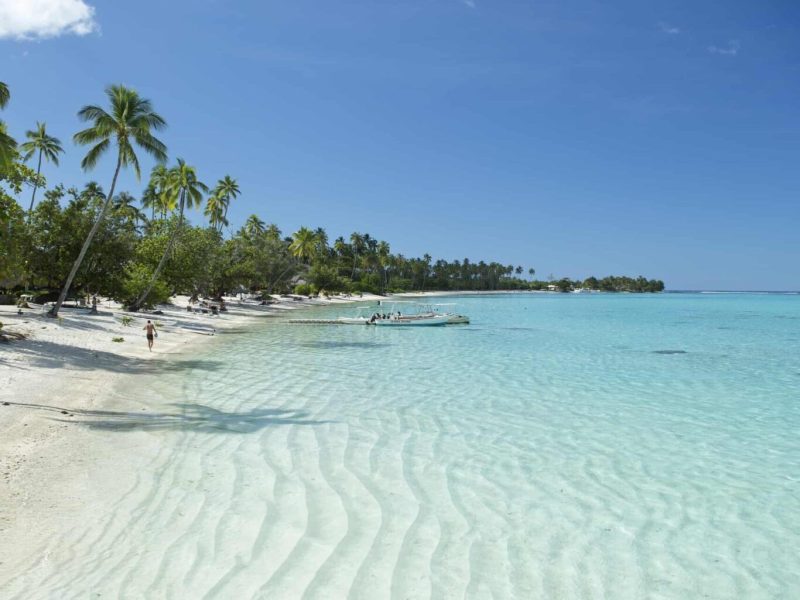 Hôtel Sofitel Kia Ora Beach Resort 4* à Moorea. Vue sur le lagon et la plage de l'hôtel.