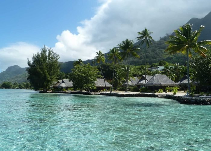 Hôtel Sofitel Kia Ora Moorea Beach Resort 5* - vue depuis le lagon sur les bungalows supérieur lagon