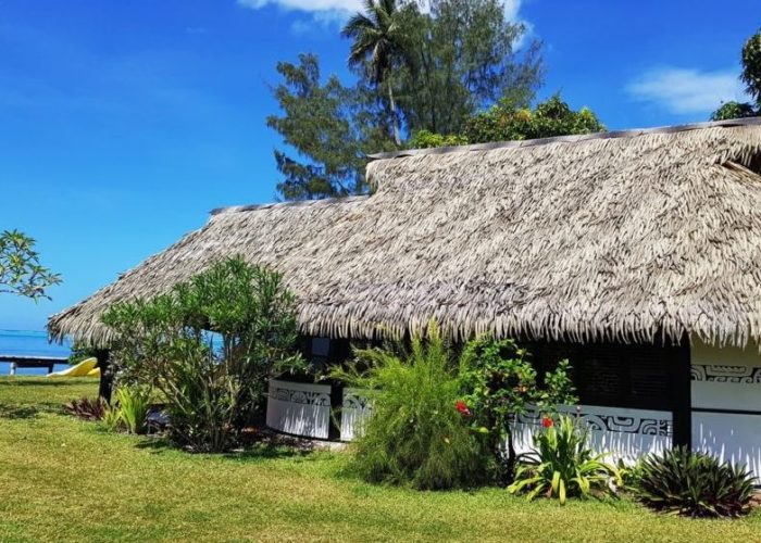 Pension Linareva Moorea Beach Resort à Moorea. Extérieur d'un Bungalow Plage avec vue sur le lagon.