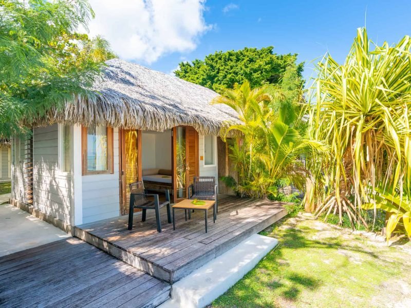 Pension Moorea Beach Lodge à Moorea. Extérieur d'un Bungalow Plage.