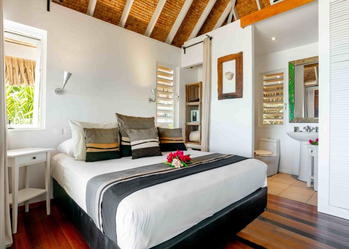 Pension Moorea Beach Lodge - vue intérieur d'une chambre dans un bungalow jardin famille