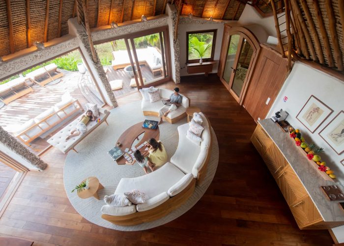 Motu Nao Nao, île privée à Raiatea. Vue aérienne sur le salon d'une Villa.