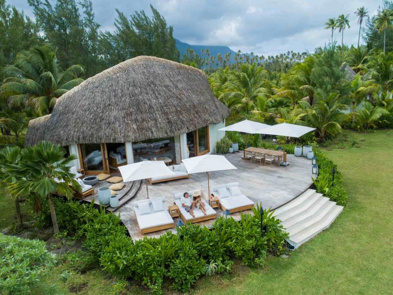 Motu Nao Nao, île privée à Raiatea. Vue aérienne d'une villa.