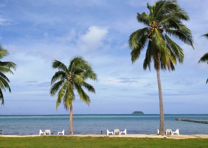 Pension Atiapiti à Raiatea - plage, lagon et cocotiers.