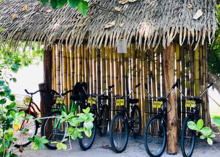 Pension Sunset Beach Motel à Raiatea - garage à vélos.