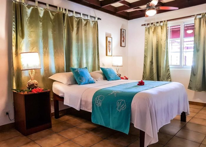 Pension Villa Ixora à Raiatea - intérieur d'un bungalow jardin
