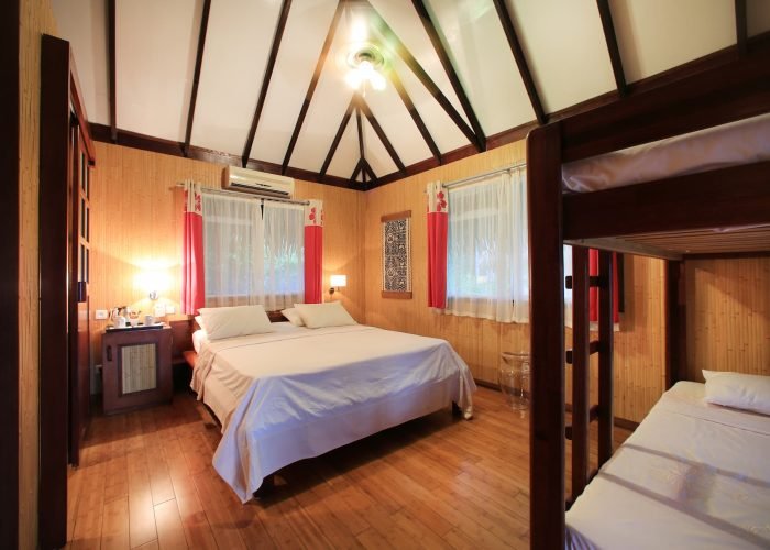 Pension Raira Lagon à Rangiroa - Intérieur d'un Bungalow Quadruple Famille.