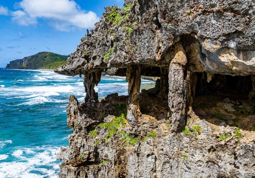 Grotte Ana Taupe'e sur l'île de Rurutu dans l'archipel des Australes