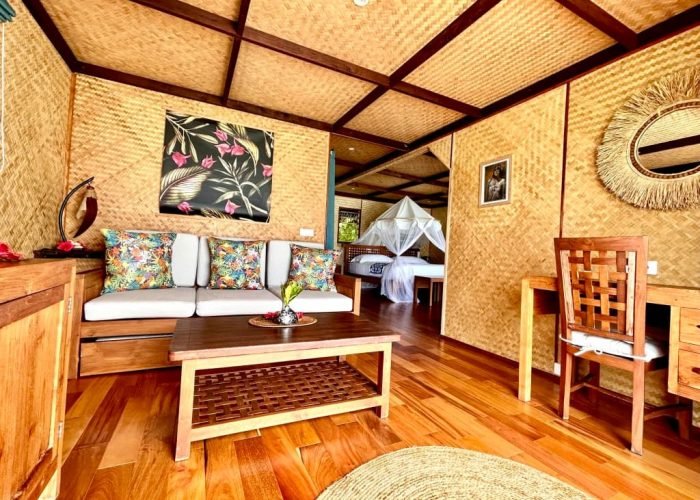 subtiles-tahiti-tahaa-hotel-eden-private-island-14©eden-private-island Hôtel Eden Private Island 2* à Taha’a - intérieur d'un Bungalow Sunset Suite vue Bora Bora.