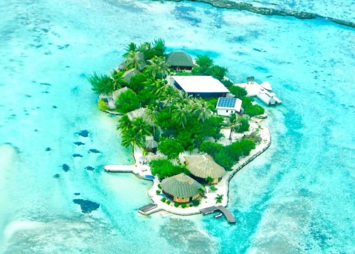 subtiles-tahiti-tahaa-hotel-eden-private-island-4©eden-private-island Hôtel Eden Private Island 2* à Taha'a - vue aérienne zoomée sur l'île privée et l'hôtel.