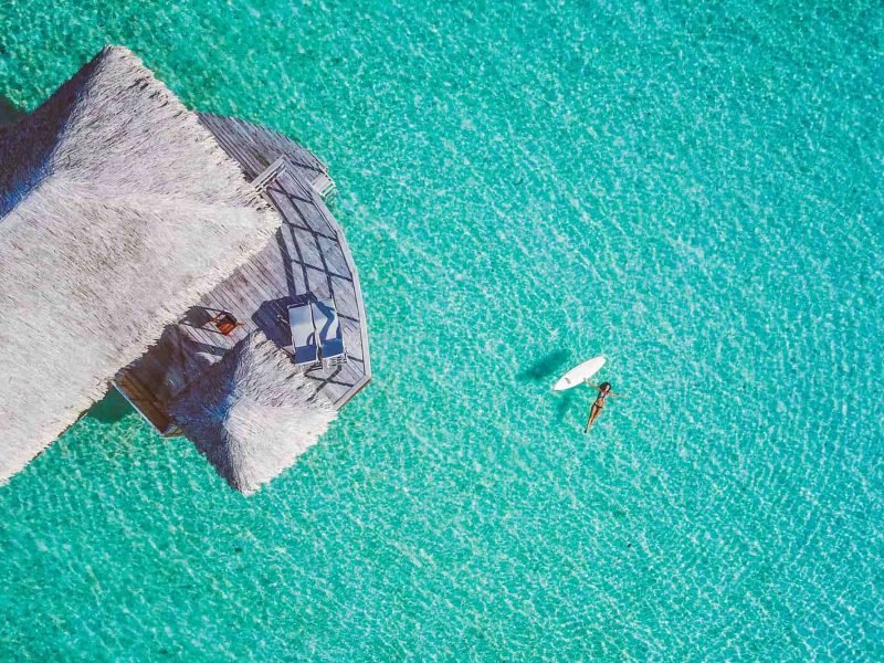 Hôtel Le Taha’a by Pearl Resorts 5*. Vue aérienne d'une Suite sur Pilotis.