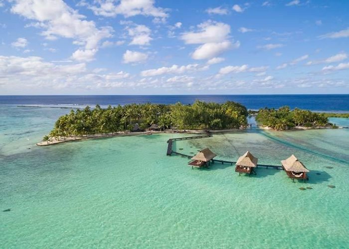 subtiles-tahiti-tahaa-hotel-vahine-island-1©vahine-island Hôtel Vahine Private Island 4* à Taha’a - vue aérienne des 3 Bungalows sur Pilotis.