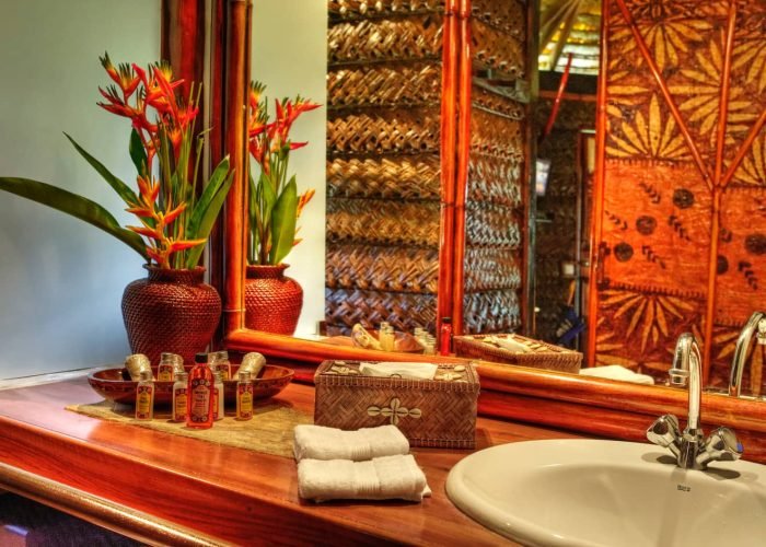 subtiles-tahiti-tahaa-pension-fare-pea-iti-13©fare-pea-iti Pension Fare Pea Iti à Taha’a - Salle de bain d'un bungalow Jardin.