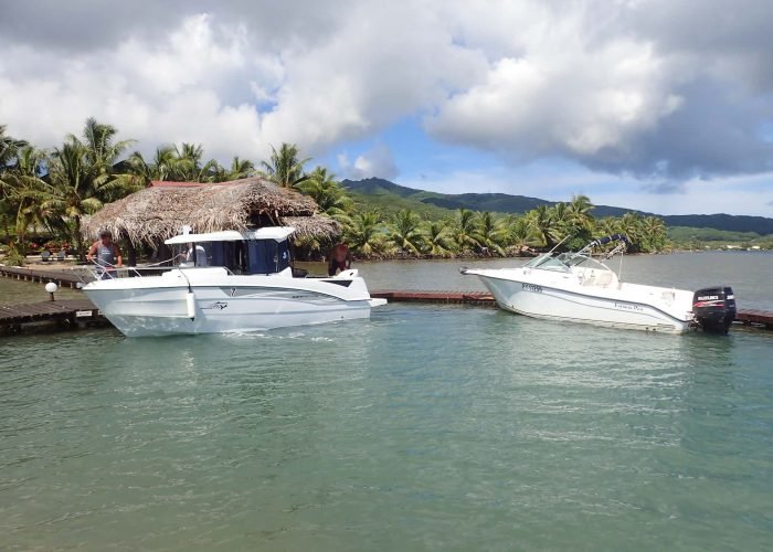 subtiles-tahiti-tahaa-pension-fare-pea-iti-2©fare-pea-iti Pension Fare Pea Iti à Taha’a - bateaux de la pension accostés au ponton.