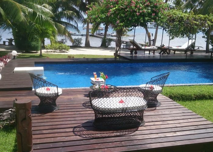 subtiles-tahiti-tahaa-pension-fare-pea-iti-7©fare-pea-iti Pension Fare Pea Iti à Taha’a. Jardin, Plage et piscine de la pension de famille.